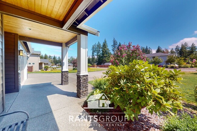 Building Photo - Luxury 4-Bedroom Home with 5-Car Garage & ...