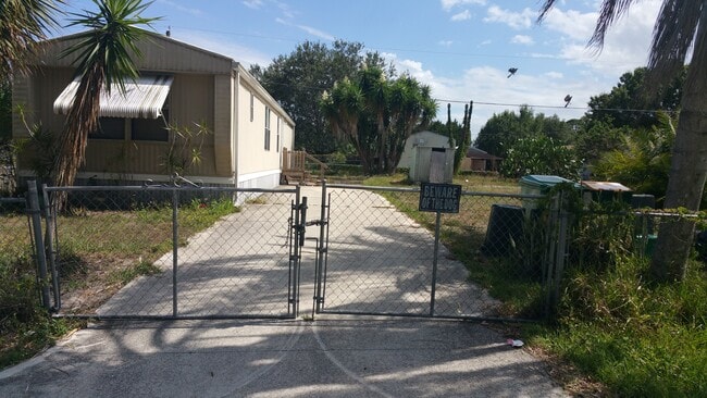 Building Photo - 15483 Lime Dr