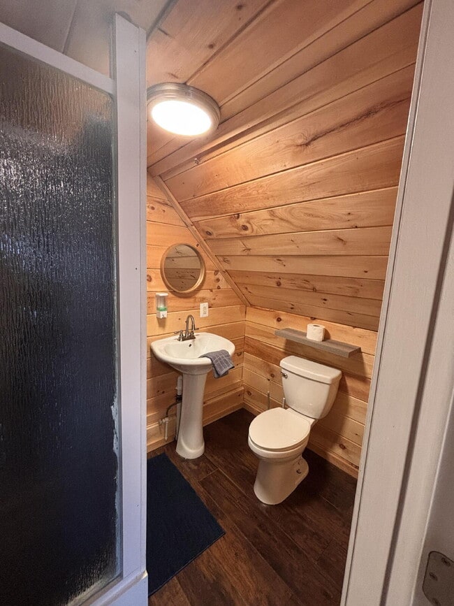 Building Photo - Fully furnished 1 bed studio in Brunswick....