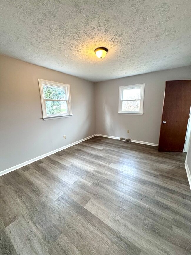 Building Photo - Duplex for Rent in Dayton