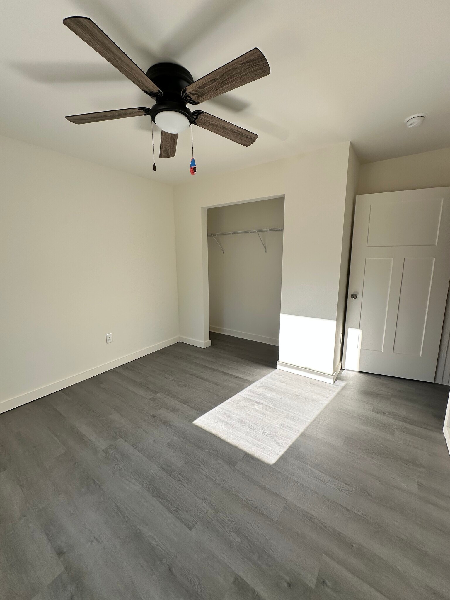 Building Photo - 560 White Pine Dr
