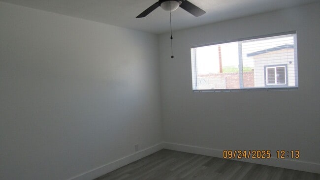 Building Photo - 3 bedroom 2 bathroom with Solar!!!!