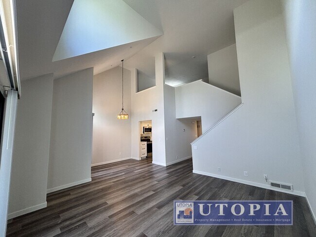 Building Photo - Newly Remodeled 2 Bed 1 Bath Unit Right Near Cabrillo College