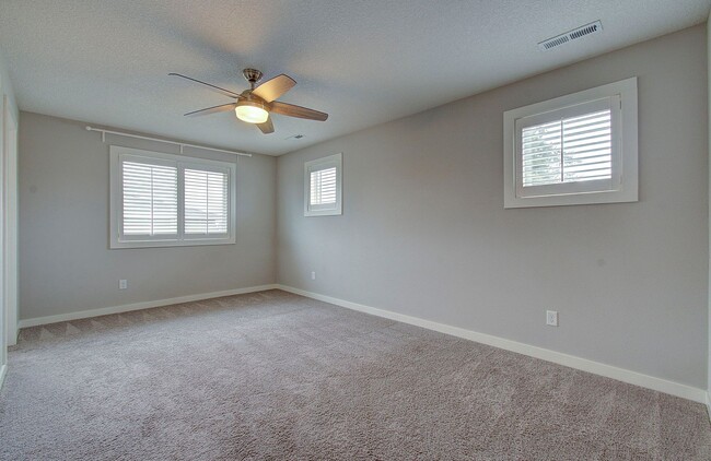 Building Photo - STUNNING CAMAS NORTH HILLS 4 BR, 3.5 BATH HOME~ CAMAS SCHOOLS~ PET FRIENDLY!