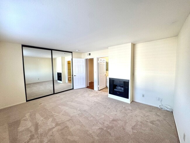 Building Photo - 12251 Moorpark St