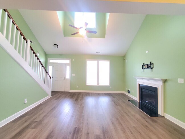 Building Photo - Gorgeous Home In Turnberry Subdivision