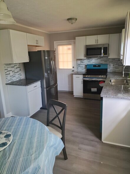 Building Photo - 6231 Lansford Dr