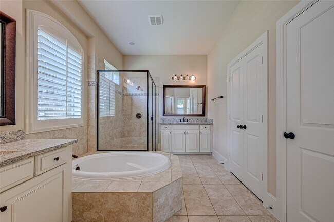 Building Photo - 10323 Hatcher Dr