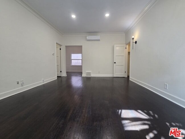 Building Photo - 107 N Sweetzer Ave