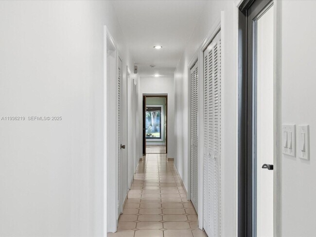 Building Photo - 21151 NE 22nd Ct