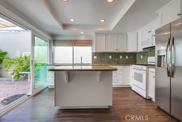 Building Photo - 7030 Seawind Dr