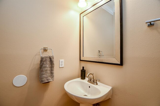 Building Photo - 11707 Turtle Lake Dr