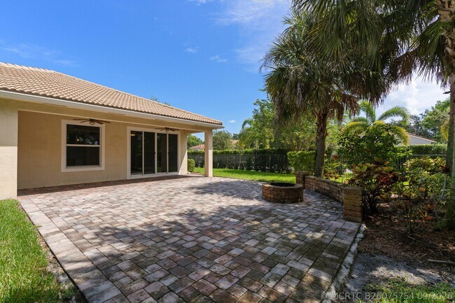 Building Photo - 102 Crab Cay Way