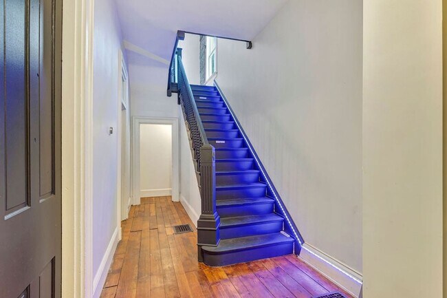 Building Photo - Charming 3BR Duplex in Covington