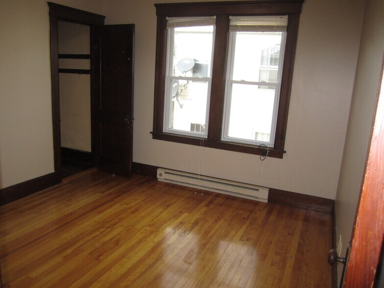 Building Photo - 216 Ingleside Ave