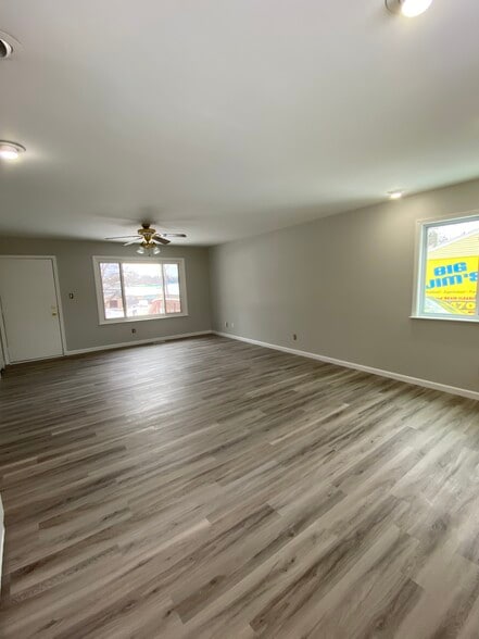 Living Room - 734 S Walnut St