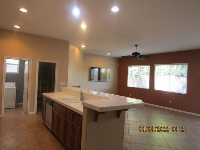 Building Photo - Beautiful Traditions Single Story Home is Centrally Located Near Shopping/101 Frwy