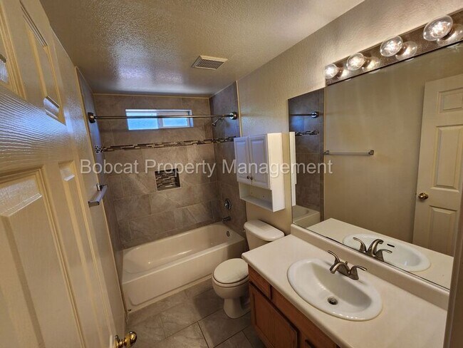 Building Photo - 1331 Chichester Dr