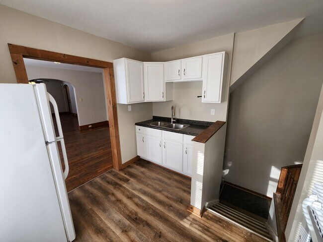 Building Photo - Great House in Rock Island  2 Bedroom