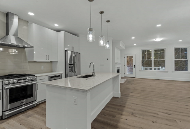 Building Photo - 19 Lily Pond Ln