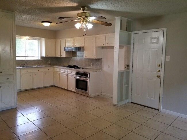 Building Photo - 2118 17th Ave N