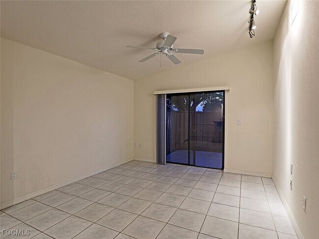 Building Photo - 5264 Cedarbend Dr