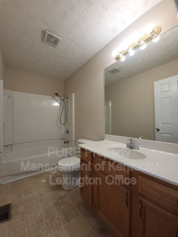 Building Photo - 524 Tomahawk Dr