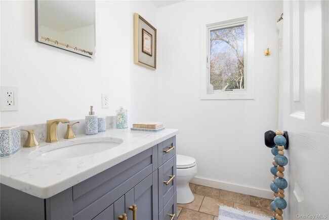 Building Photo - 10 Cedar Ave