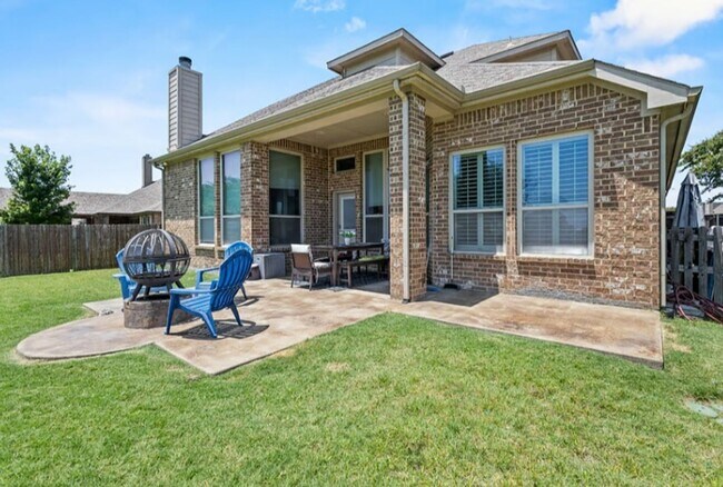 Building Photo - Entertainer's Home in Forney!
