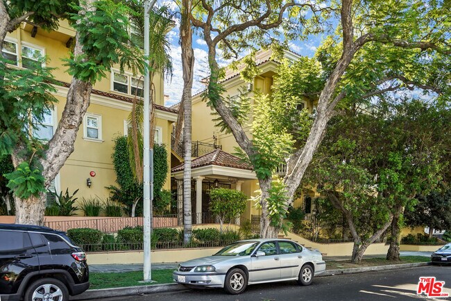 Building Photo - 1050 N Edinburgh Ave