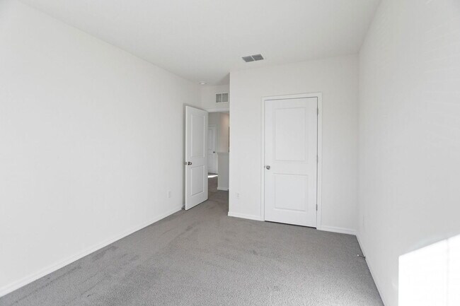 Building Photo - 5557 Birch River Trl