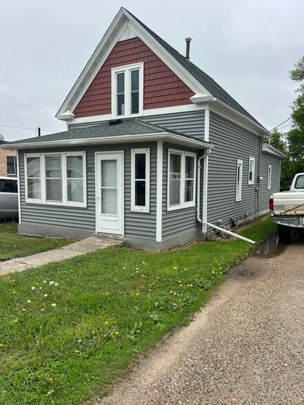 Building Photo - 521 2nd St N