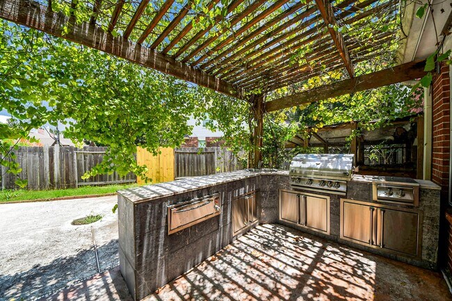 Building Photo - 20510 Pioneer Bend Ct