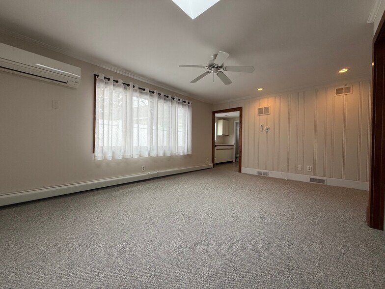 Building Photo - 590 Princeton Ave