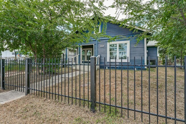 Building Photo - 1201 S Palmetto St