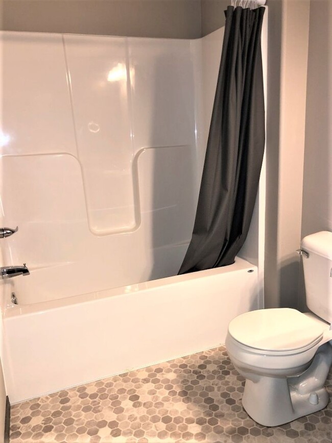 Building Photo - Spacious, Modern East Side Town Home