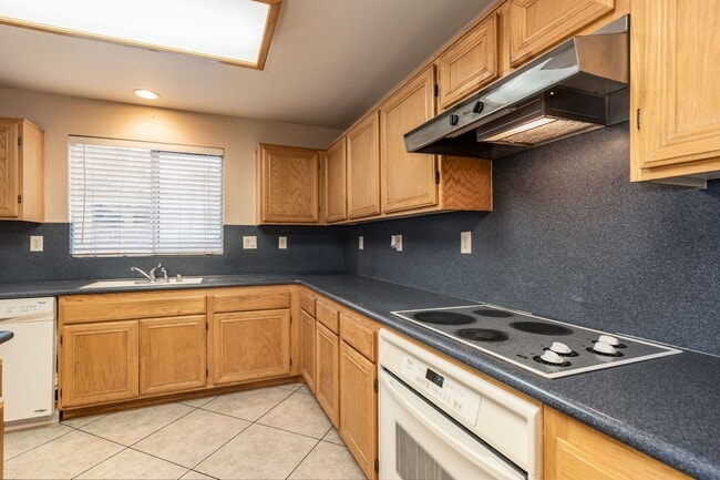 Building Photo - Spacious Home with Loft and Big Backyard