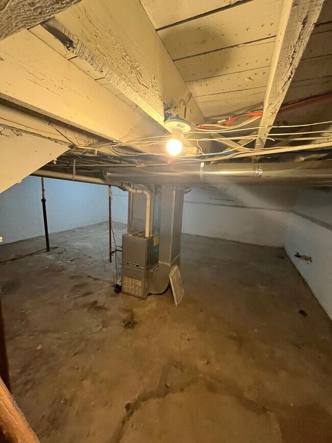 Building Photo - 201 Rosewood Terrace