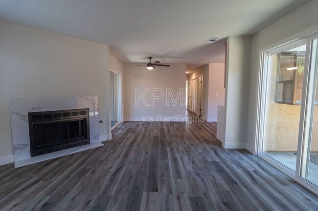 Building Photo - 8720 Fox Creek Dr