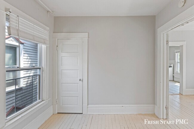 Building Photo - 820-822 Watson St SW
