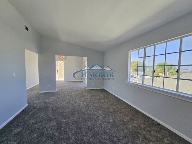 Building Photo - 855 W 2nd St