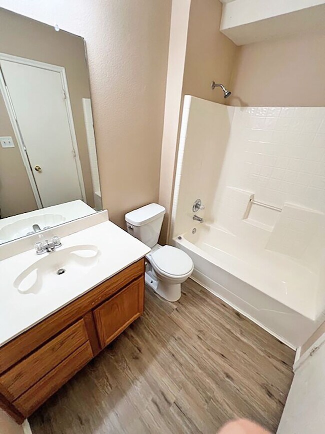 Building Photo - Great 3 Bdrm 2 Bath Home in North Denton Tx