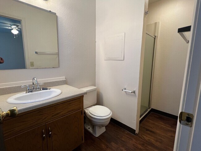Building Photo - 2 Bedroom, 2 Bathroom Duplex in SW Springfield