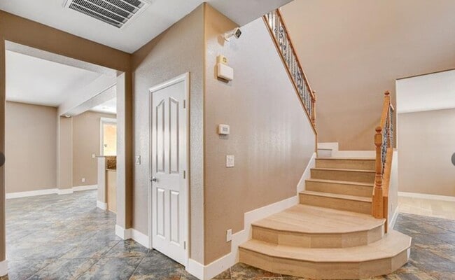 Building Photo - 757 Secret London Ave