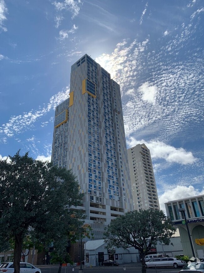 Building Photo - 2 bedroom unit in Kakaako!