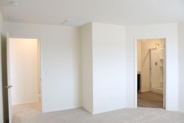 Building Photo - "Spacious 4-Bedroom with 2.5 Baths availab...