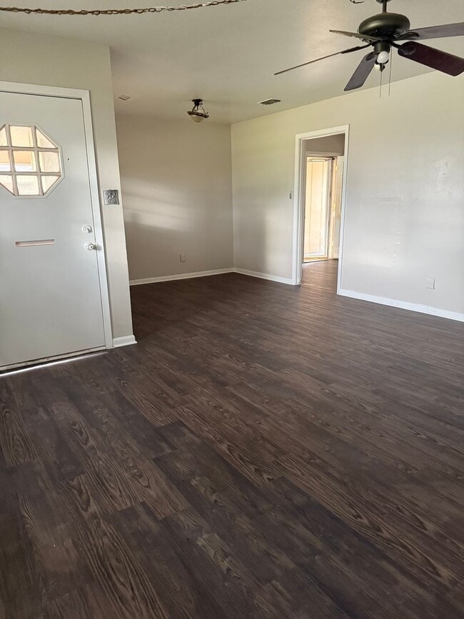 Building Photo - 3 bedroom 1 bath