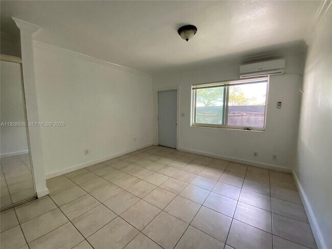 Building Photo - 6014 Rodman St