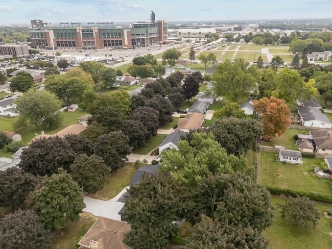 Building Photo - 1095 April Ln