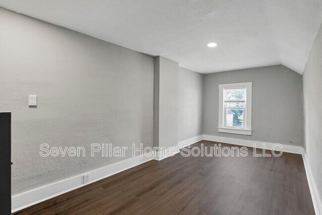 Building Photo - 1544 Granville St